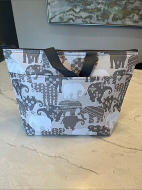 Thirty-one Gray and White Elephant Print Tote thermal lunch bag